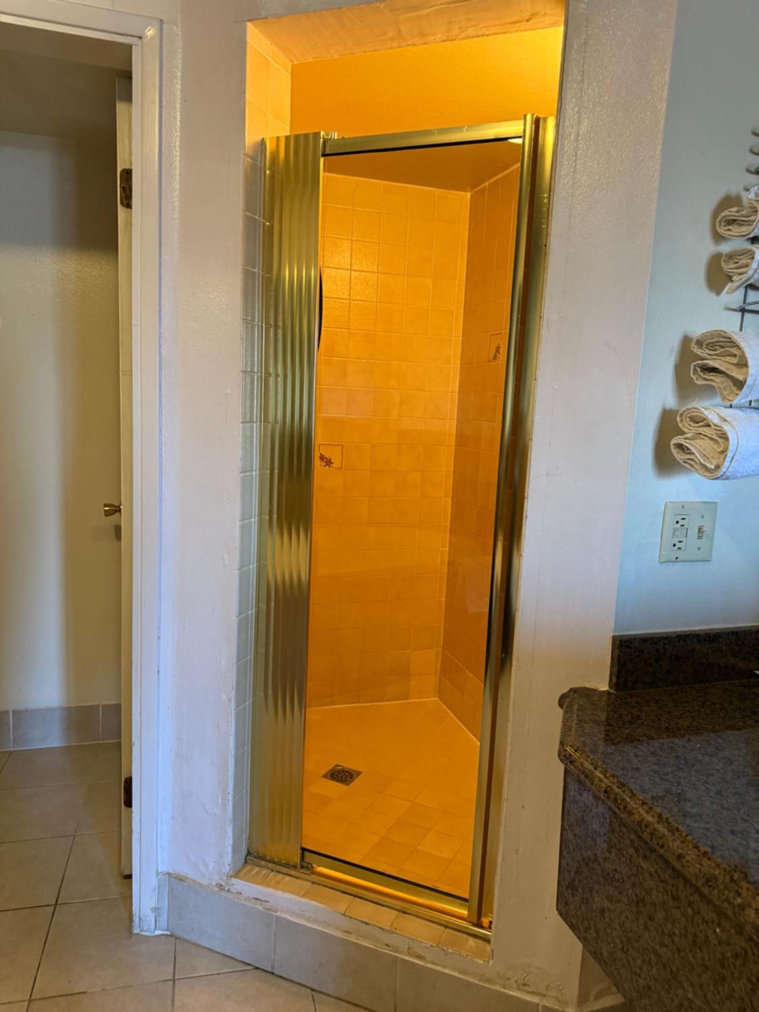 Fiesta Inn Los Angeles - 벨가든 외부 사진