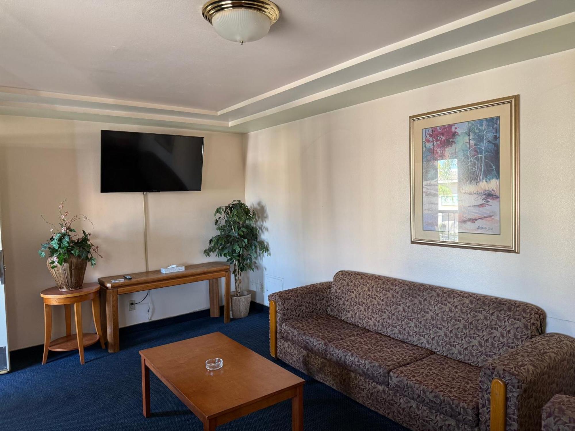 Fiesta Inn Los Angeles - 벨가든 외부 사진